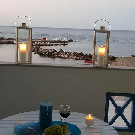 Rodothea And Adams On The Beach, Santorini Apartment *