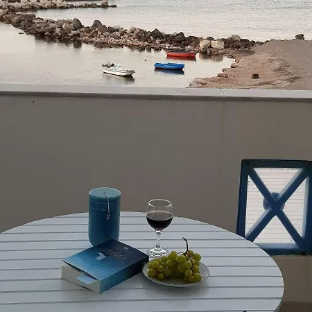 Апартаменты Rodothea And Adams On The Beach, Santorini