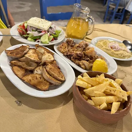 Rodothea And Adams On The Beach, Santorini Apartment Monolithos (Santorini)