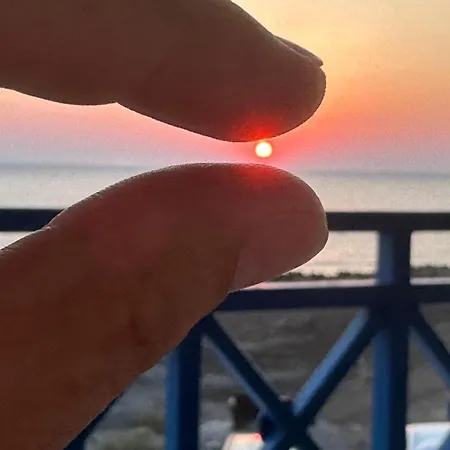 Апартаменты Rodothea And Adams On The Beach, Santorini Монолитос