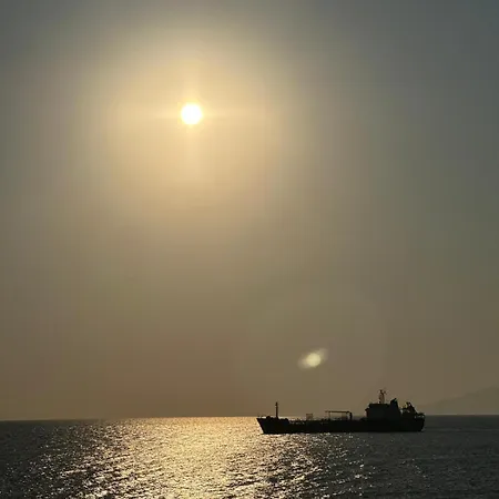 Rodothea And Adams On The Beach, Santorini Apartment *