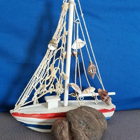 Rodothea And Adams On The Beach, Santorini Монолитос