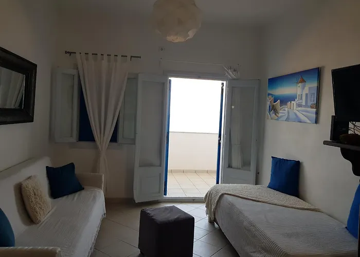 Rodothea And Adams On The Beach, Santorini מונוליתוס