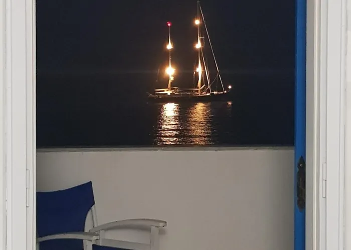 דירה Rodothea And Adams On The Beach, Santorini מונוליתוס