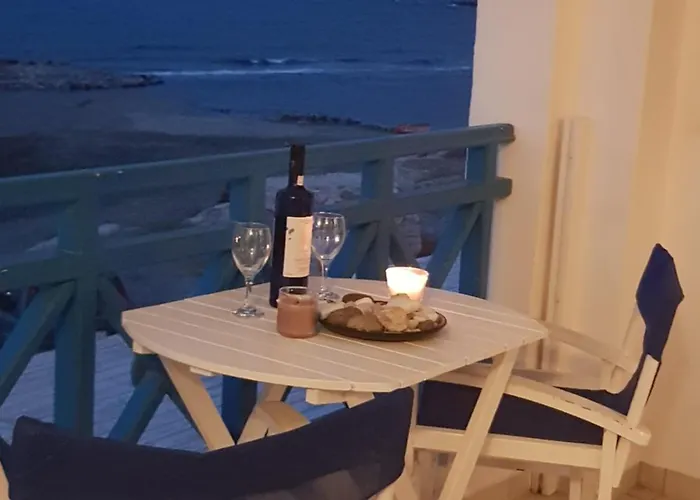 Rodothea And Adams On The Beach, Santorini * מונוליתוס