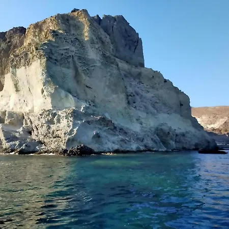 Rodothea And Adams On The Beach, Santorini Apartman *